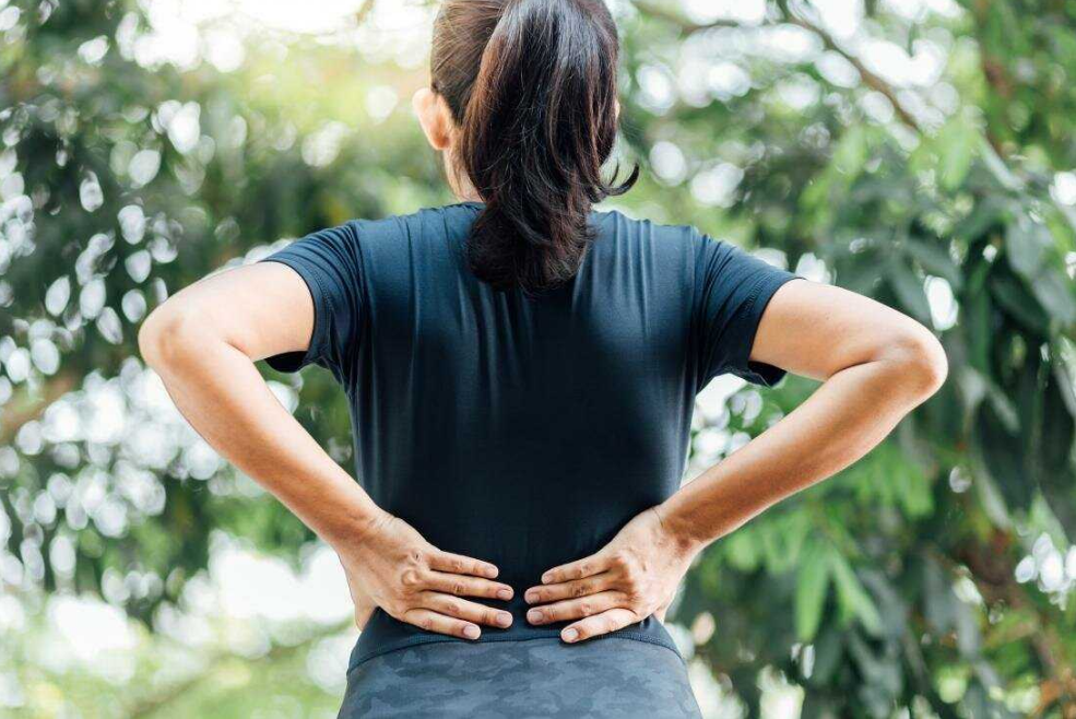 Боли в спине и пояснице? Возможные причины — воспаление седалищного нерва или ишиас
