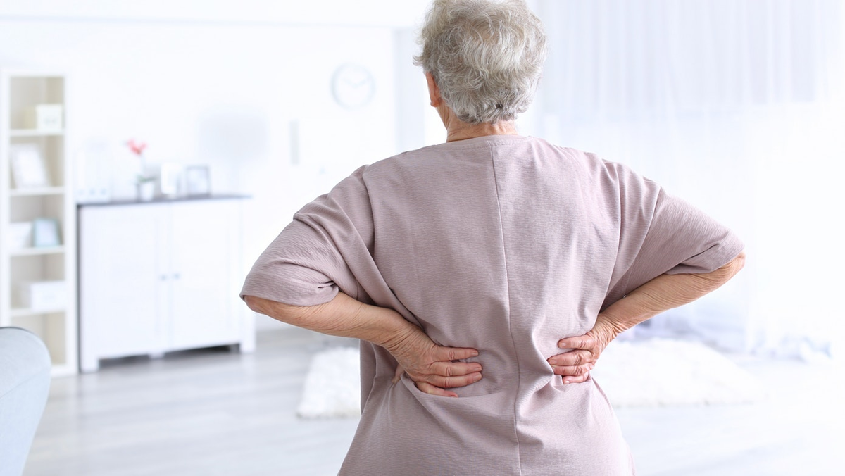 Боль в грудном отделе у пациентки 75 лет – обнаружили переломы позвонков – клинический случай